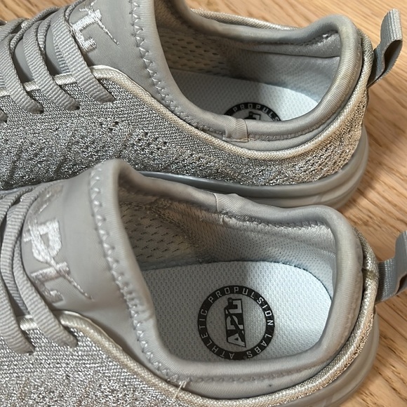 APL Metallic Silver TechLoom Phantom in Size 6 - Picture 8 of 10
